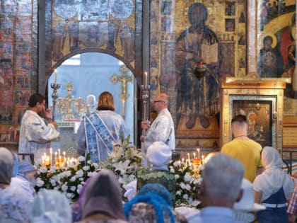 В день почитания иконы Божией Матери в новгородском храме прошло праздничное богослужение