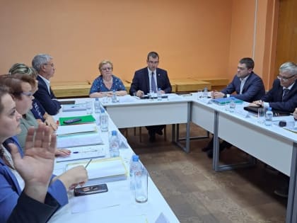 На должность главы Маловишерского района претендуют Юлия Ольховик и Дмитрий Платонов