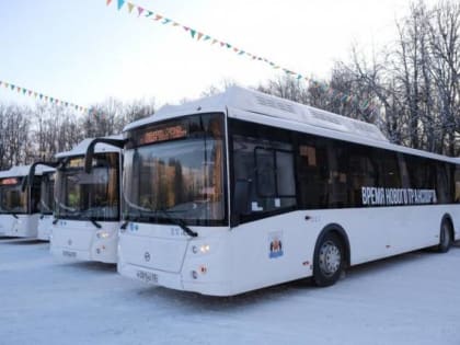 Новгородская область приобретёт ещё 38 городских автобусов на метане