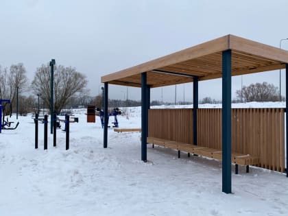 На спортивной площадке в парке «Чистые пруды» появился навес