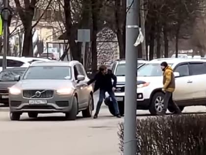 Дорожный конфликт перерос в стрельбу в центре Великого Новгорода