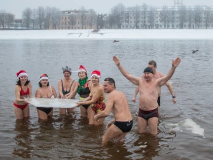 Новогодний карнавал готовят новгородские моржи