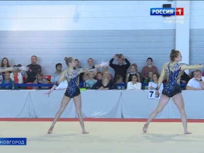 Около двухсот спортсменов выступают в соревнованиях на кубок Новгородской области по акробатике