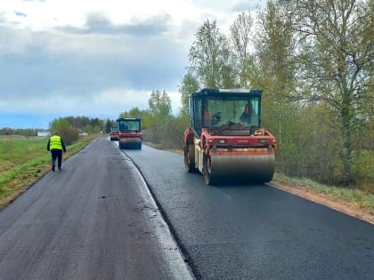 В Новгородском районе ремонтируют дорогу к музею-мельнице