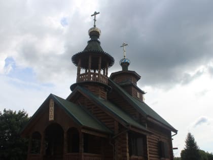 Прихожане храма апостолов Петра и Павла деревни Холова отметили престольный праздник