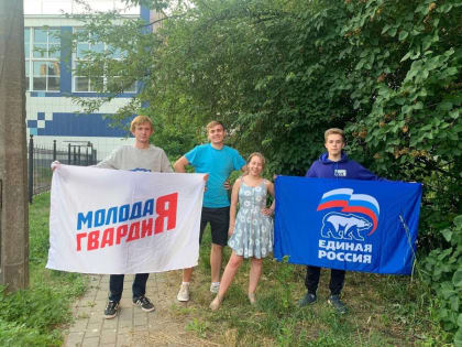 Сирень и шиповник в подарок городу от новгородской молодежи