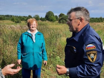 В Любытинском районе пожарные помогли заблудившимся пенсионеркам выйти из леса