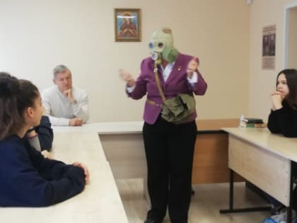 Воспитанники клуба «Солунь» научились надевать противогазы