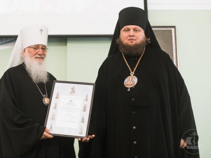 Митрополит Лев удостоен диплома почётного члена Академии на Неве