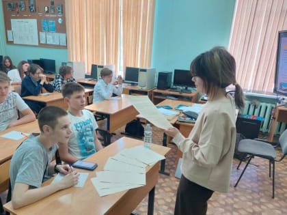Школьники сдали выпускной экзамен по первой профессии