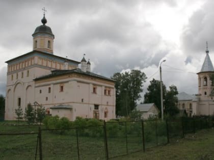 Столовая "на колёсах" от храма во имя Успения Божией Матери в Колмово будет развозить горячие обеды и одежду малоимущим