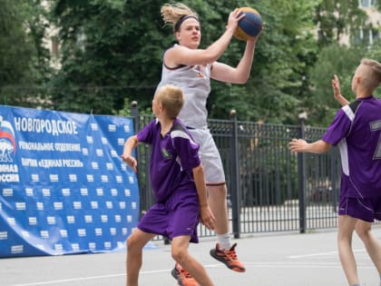 Фестиваль стритбола в Великом Новгороде собрал 12 команд