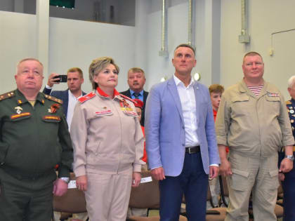 Новгородских школьников торжественно посвятили в ряды «Юнармии»