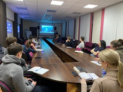 15 студентов НовГУ учатся на драматургов и осветителей