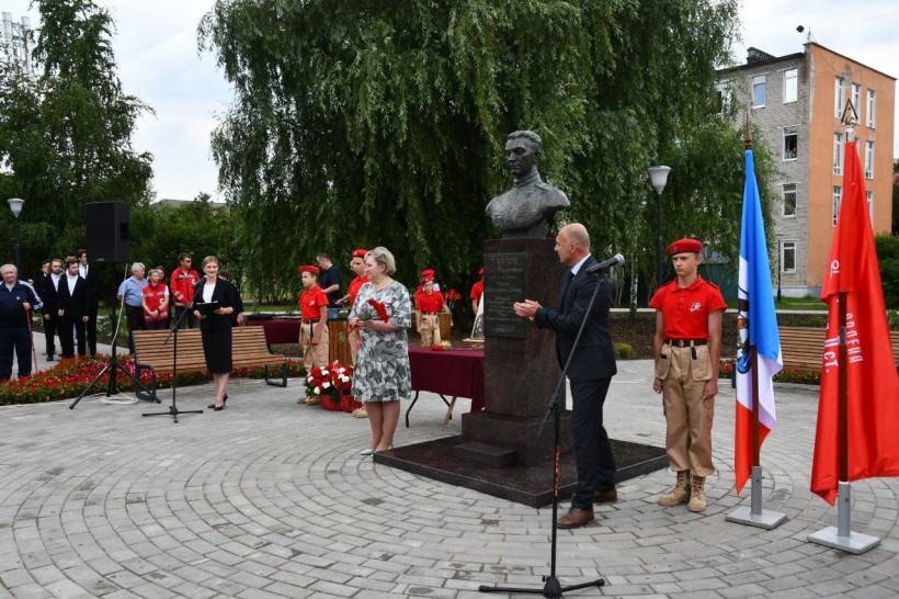 Герой новгорода