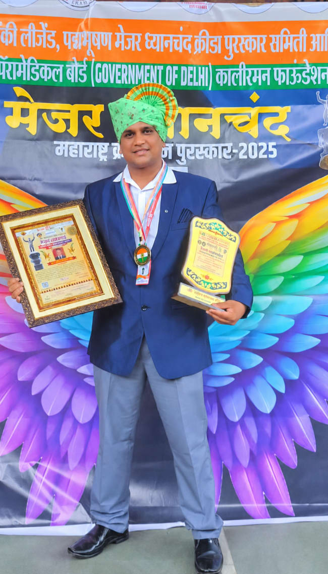 MSKO Chief Instructor receiving karate coaching award recognition