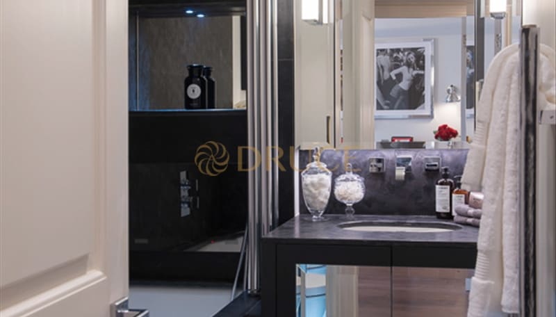 Flat 8, 161 Fulham Road 6.jpg