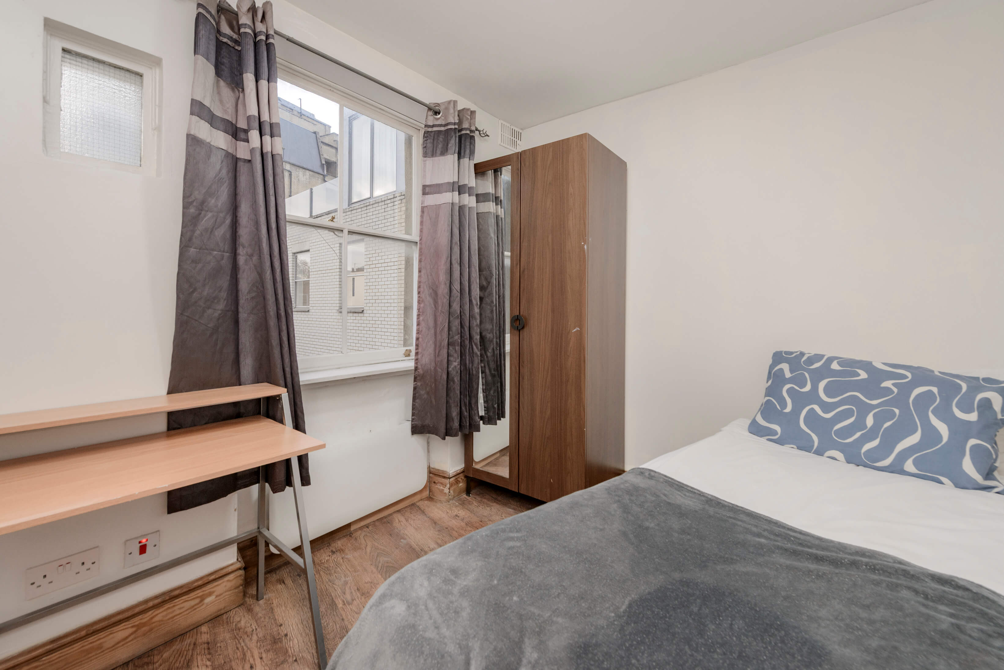 4@125 aldergate st-7200.jpg