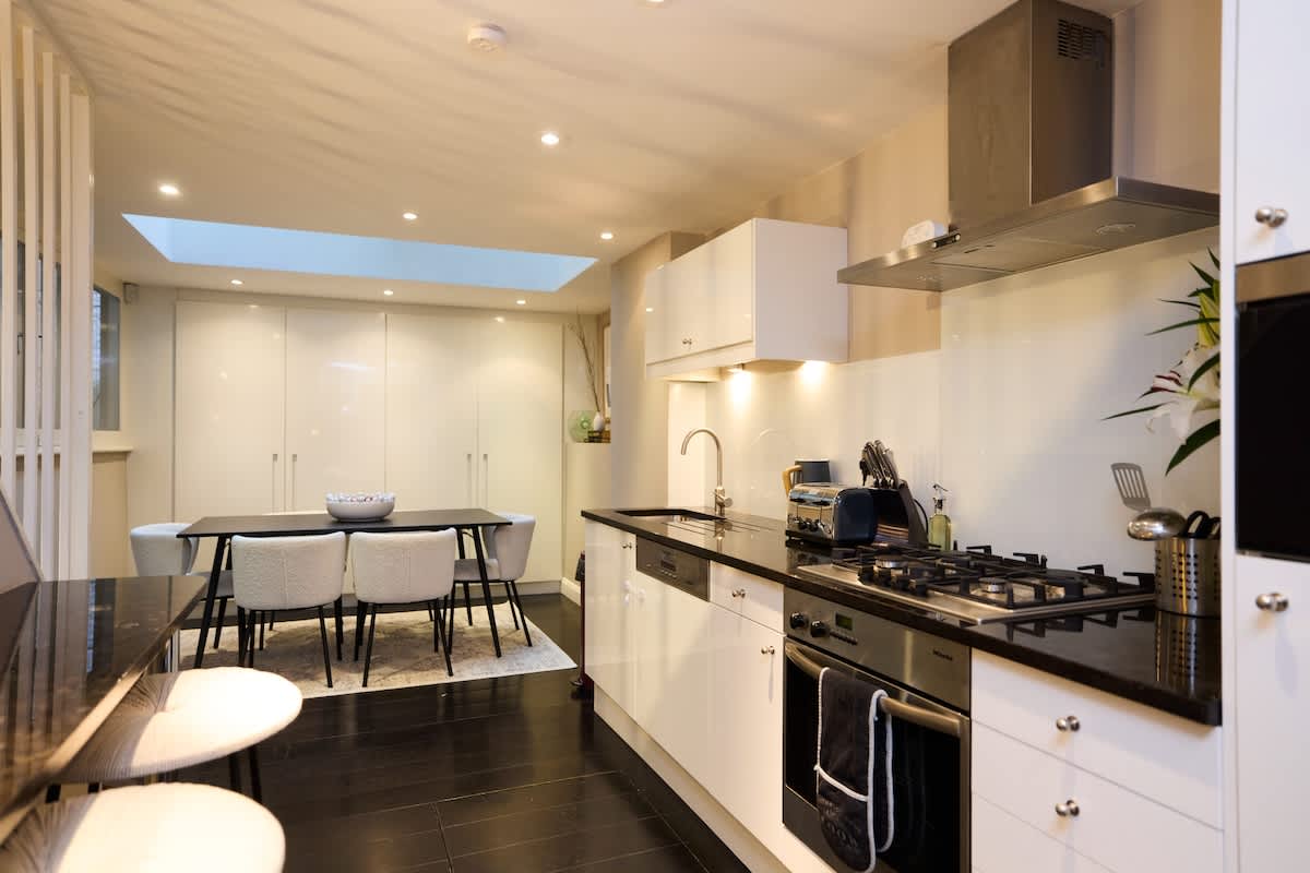 3 Uxbridge St 11.jpeg