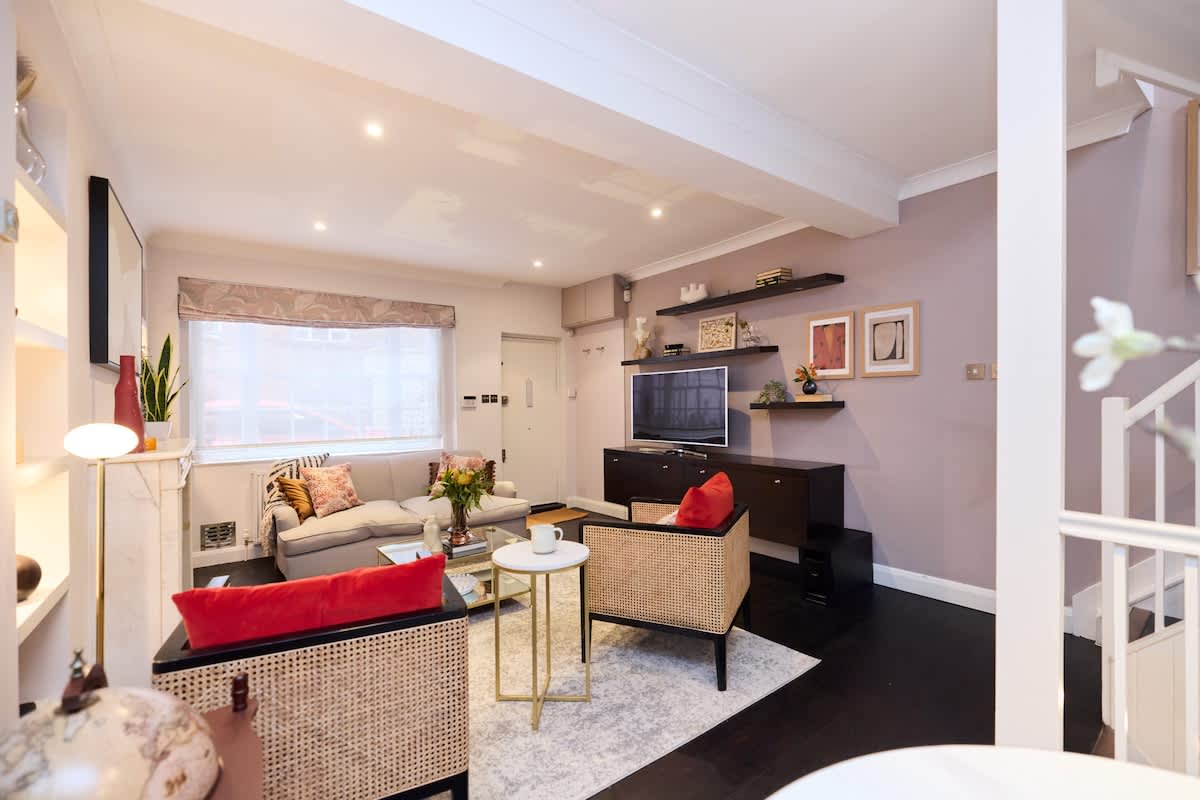 3 Uxbridge St 7.jpeg