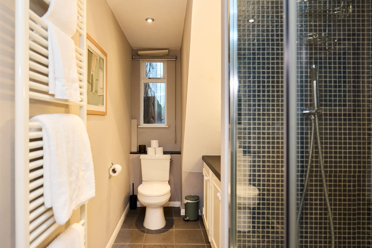 3 Uxbridge St 8.jpeg