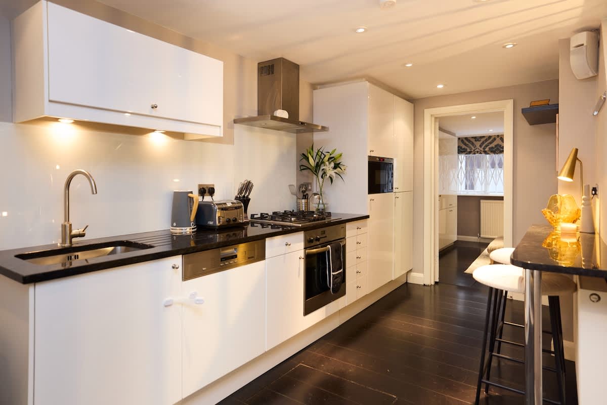 3 Uxbridge St 10.jpeg