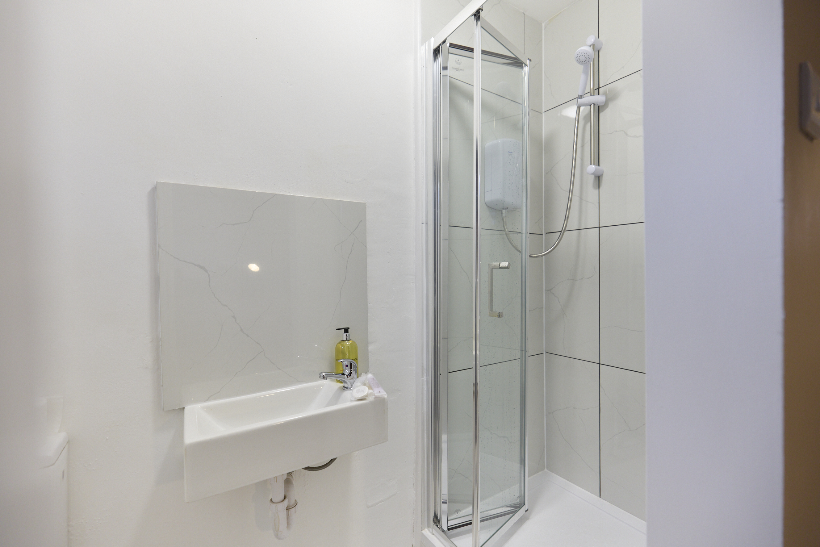 LN RAV 16 BEDROOM 2_031.jpg