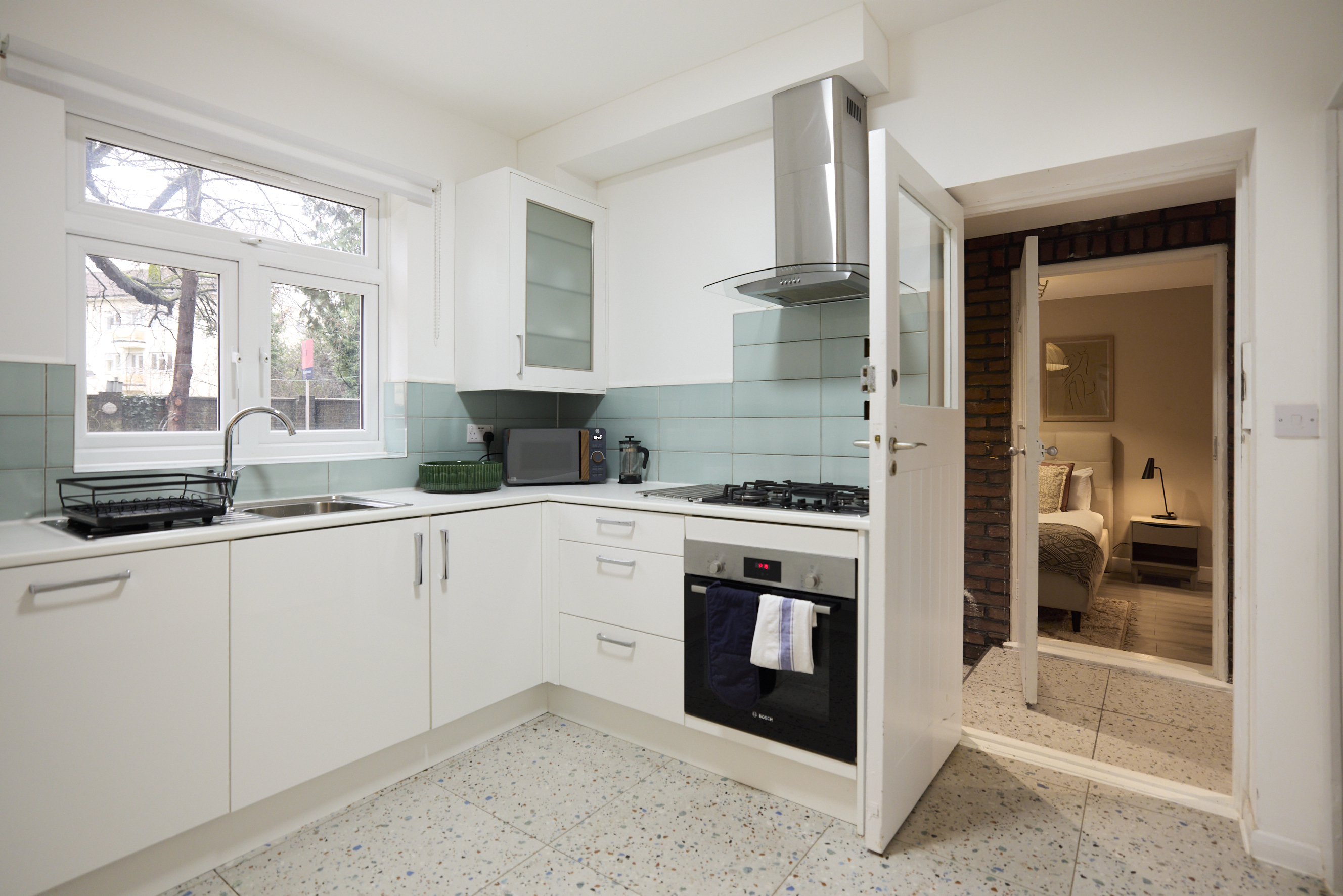 LN RAV 16 KITCHEN_016.jpg