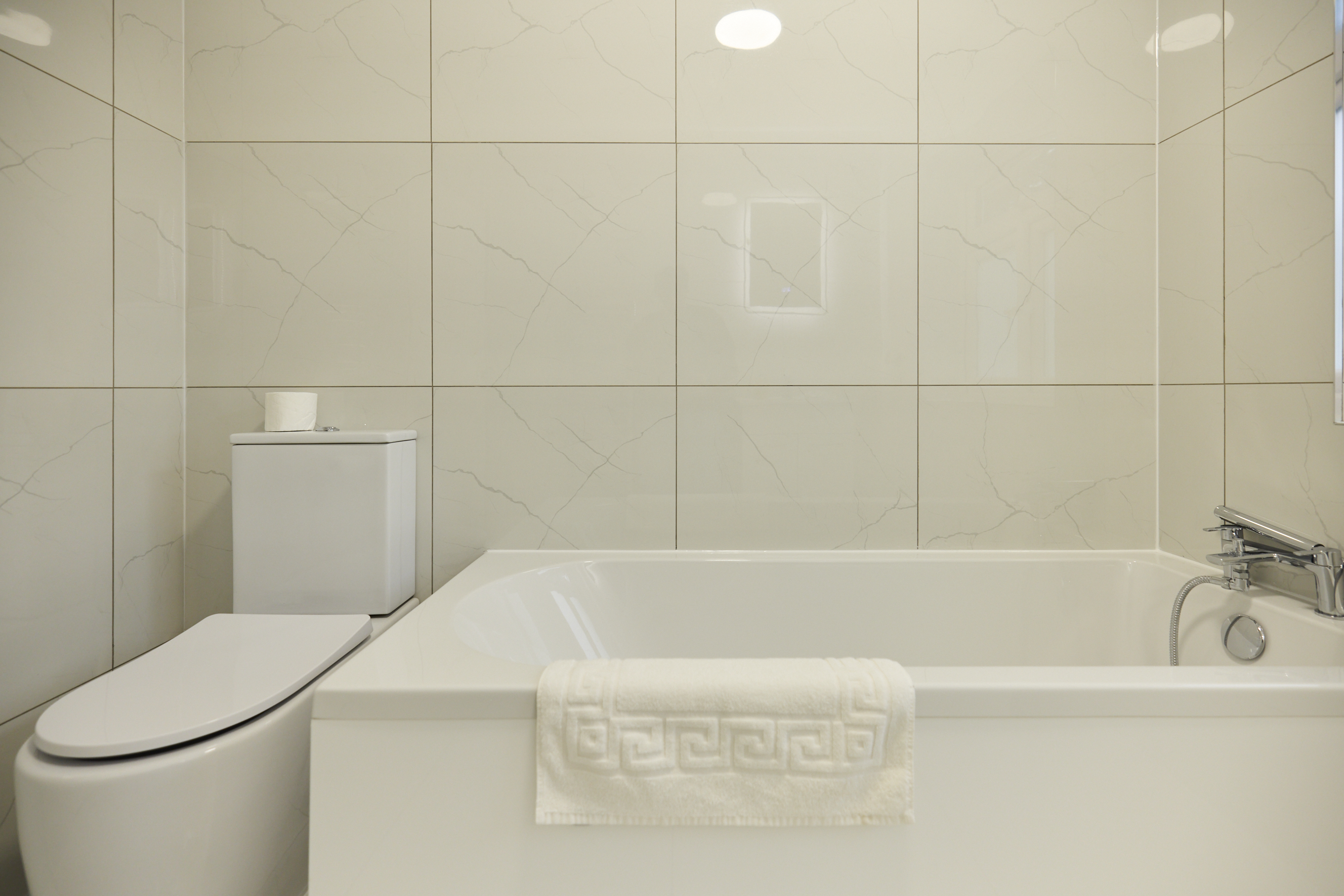 LN RAV 16 BATHROOM 1_053.jpg