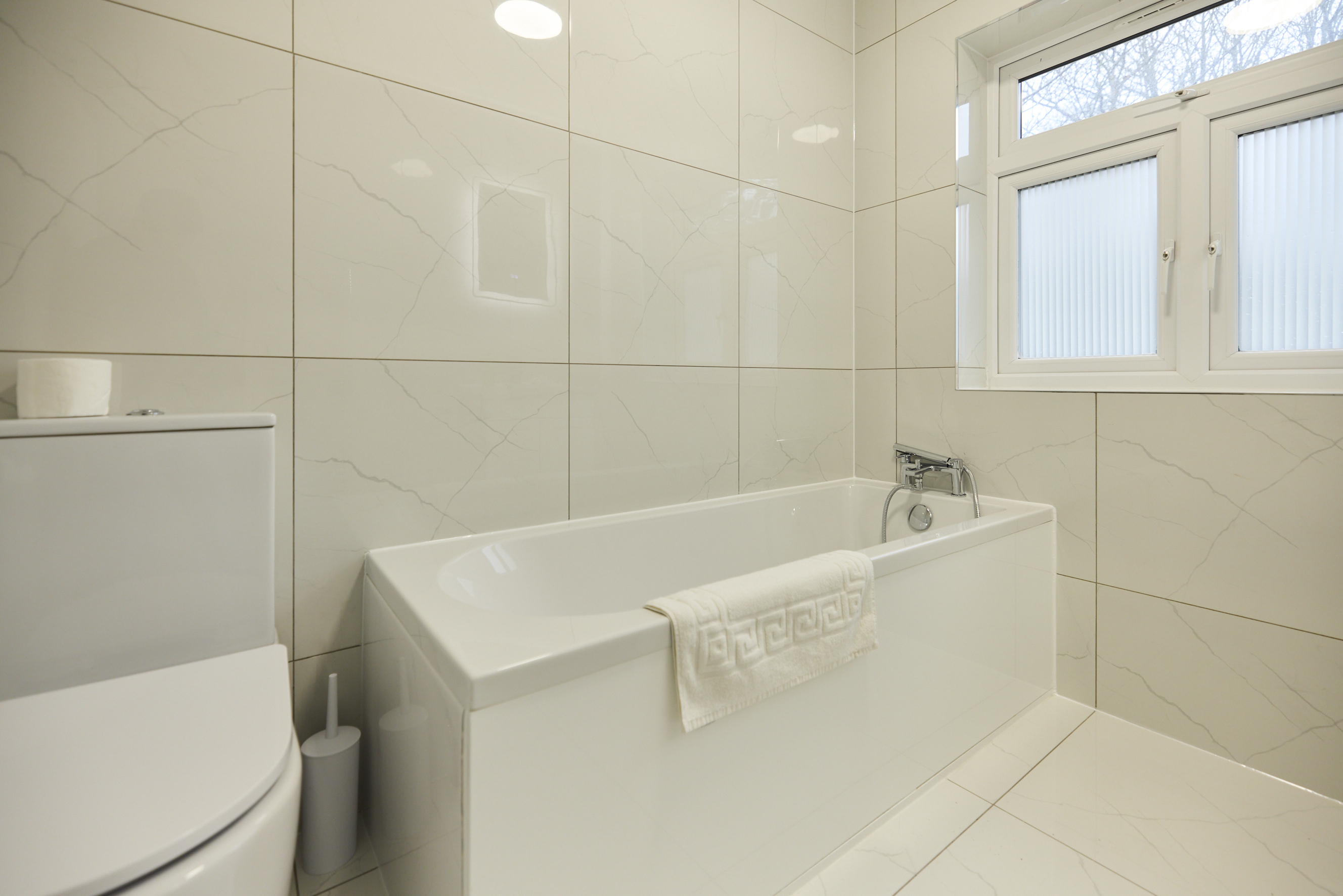 LN RAV 16 BATHROOM 1_054.jpg