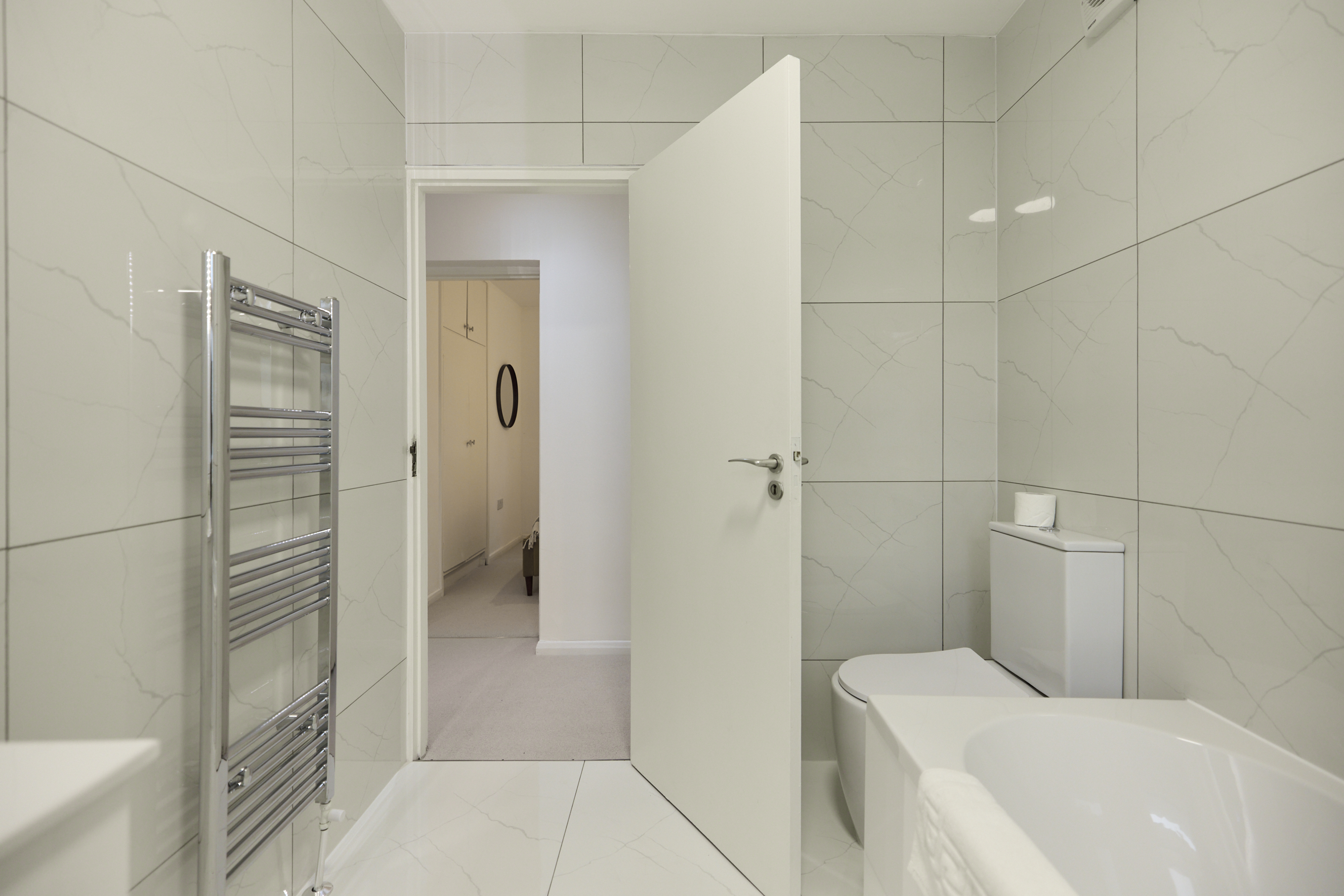 LN RAV 16 BATHROOM 1_056.jpg