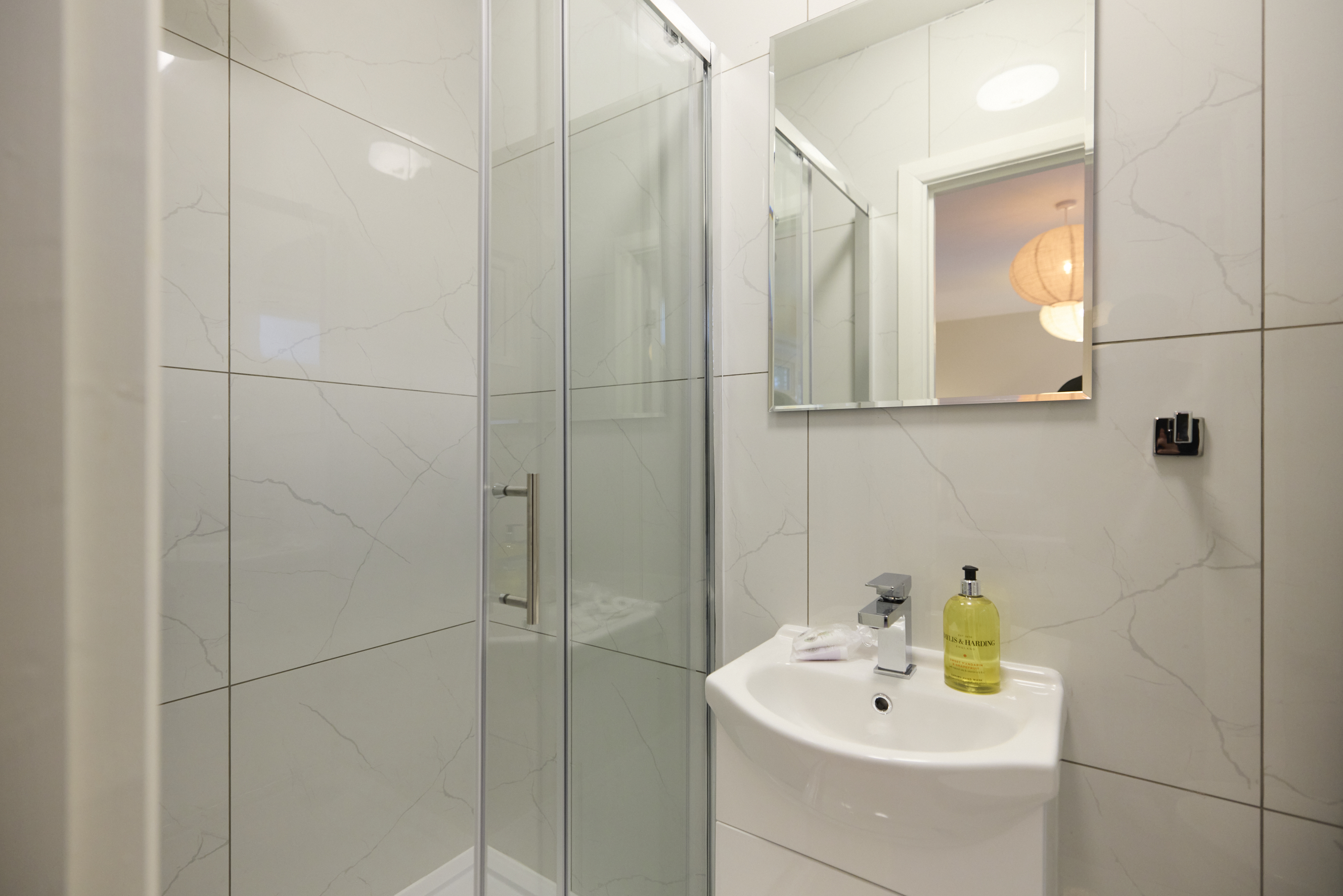 LN RAV 16 BEDROOM 1_021.jpg