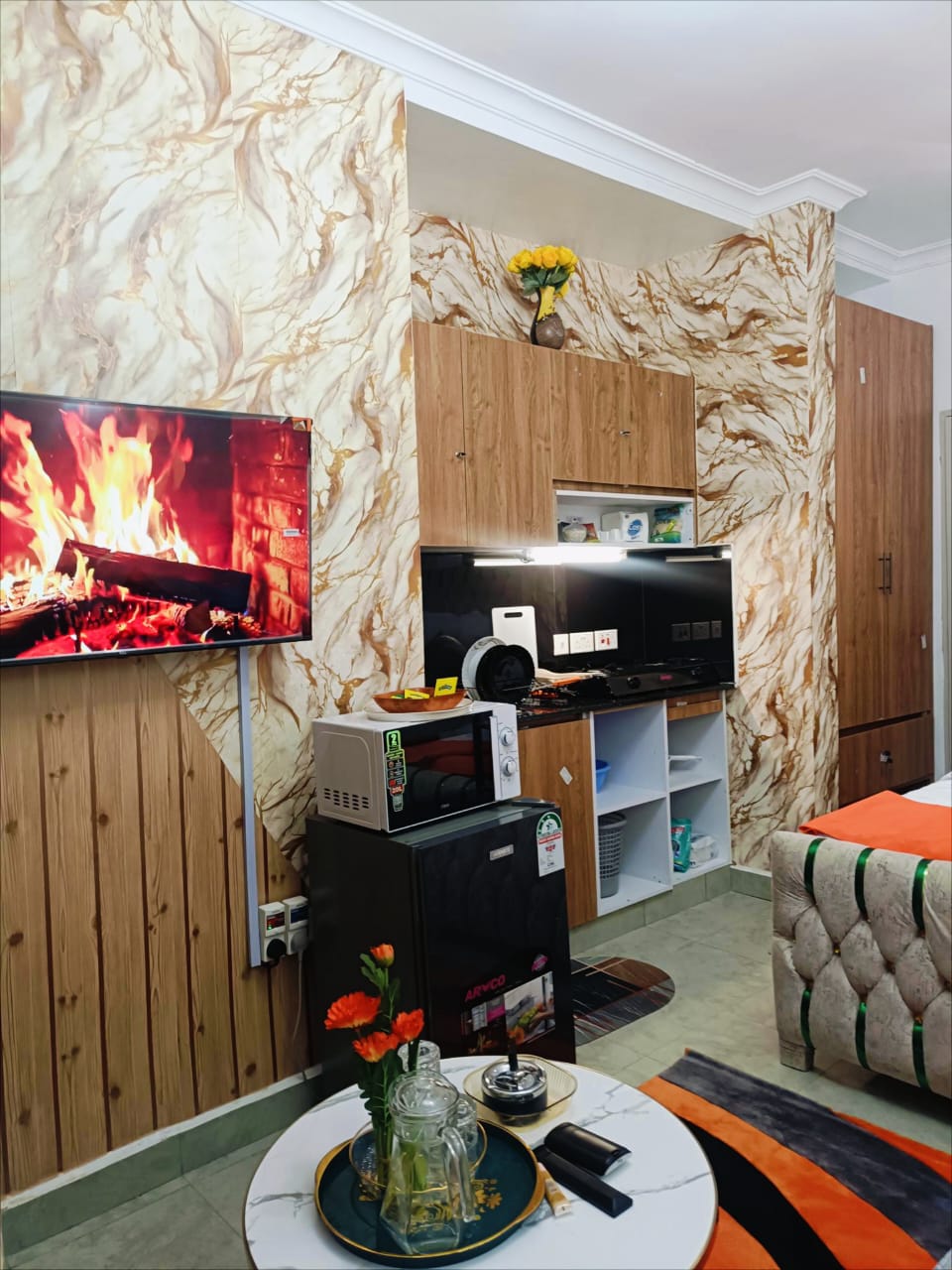 studio Airbnb available in Roysambu