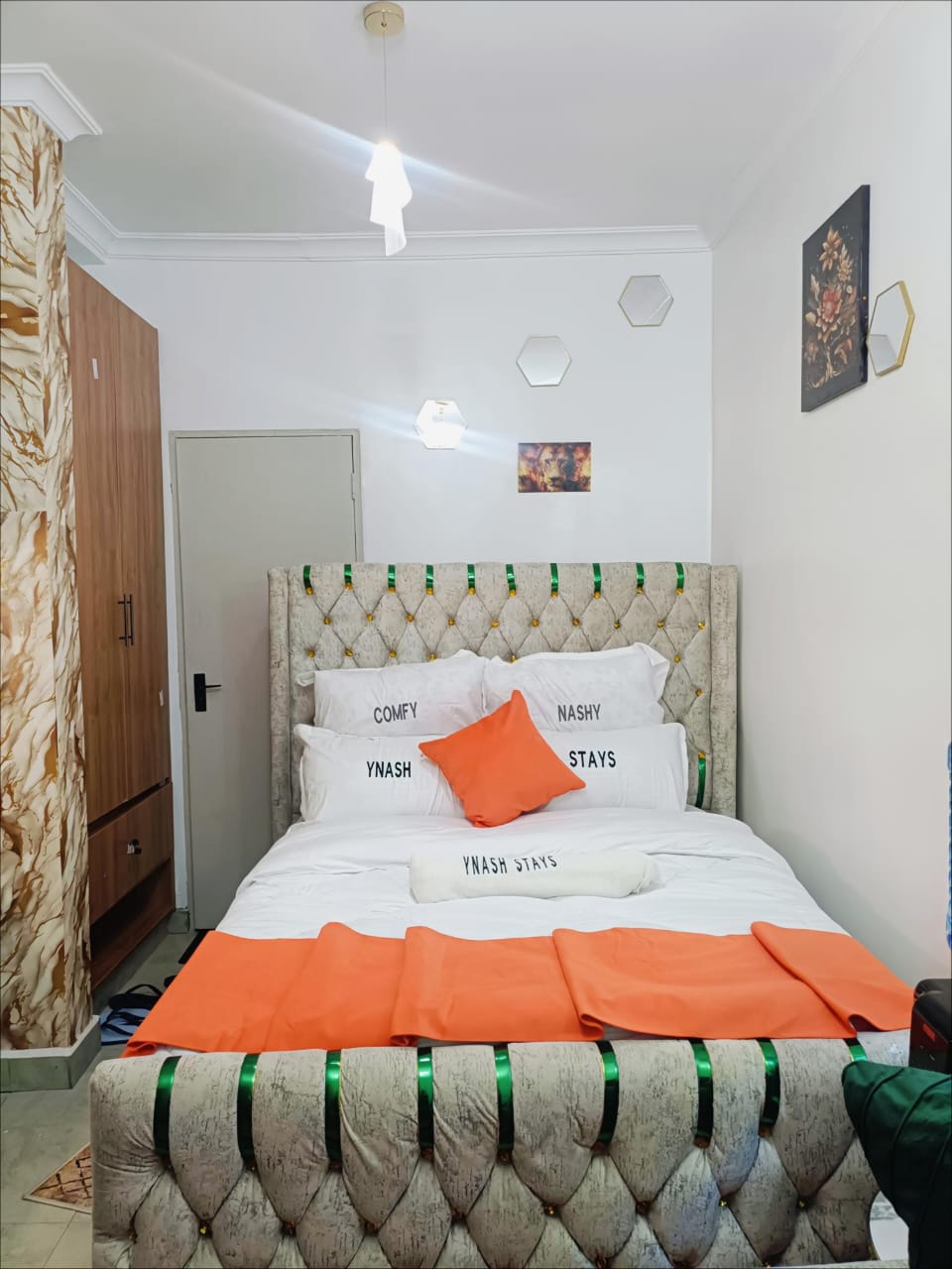 studio Airbnb available in Roysambu