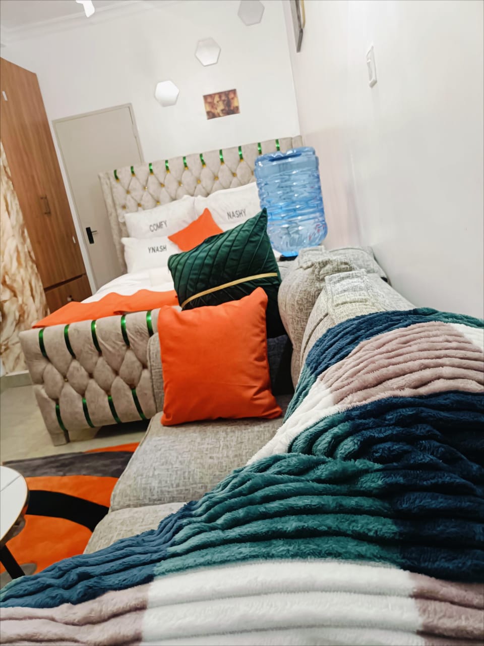 studio Airbnb available in Roysambu