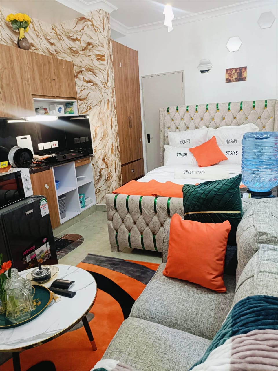 studio Airbnb available in Roysambu