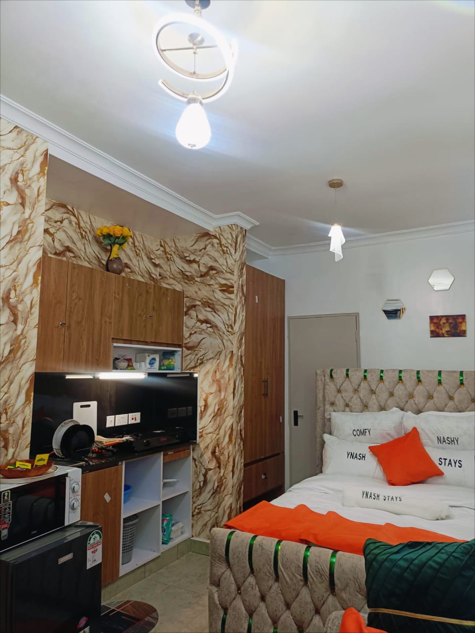 studio Airbnb available in Roysambu