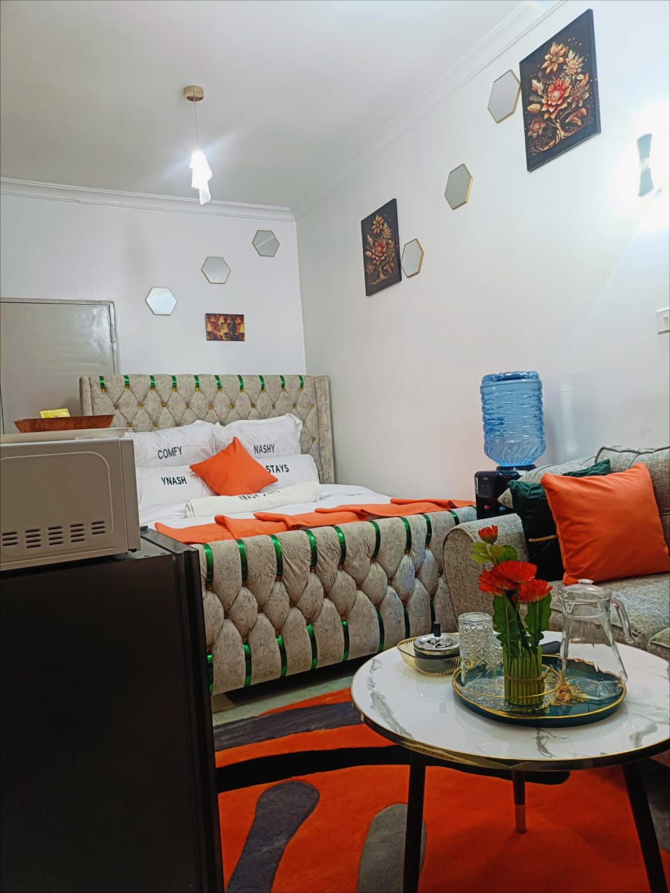 studio Airbnb available in Roysambu