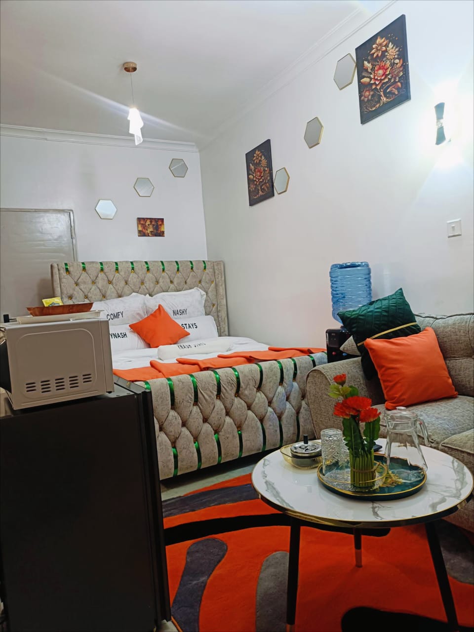 studio Airbnb available in Roysambu