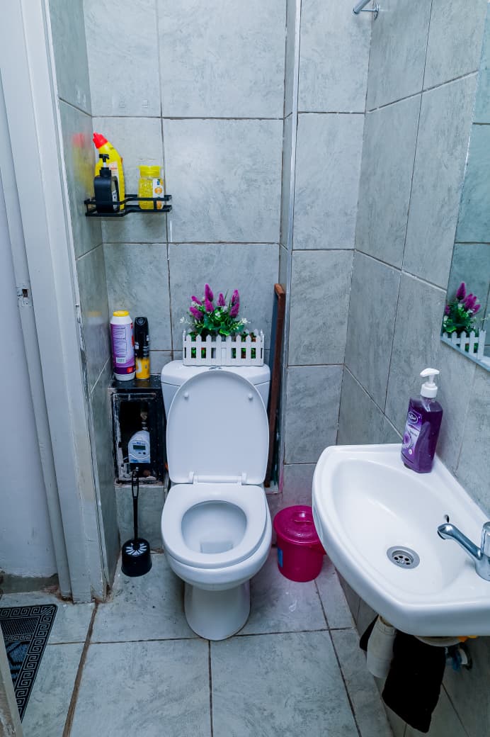 studio airbnb available in Roysambu