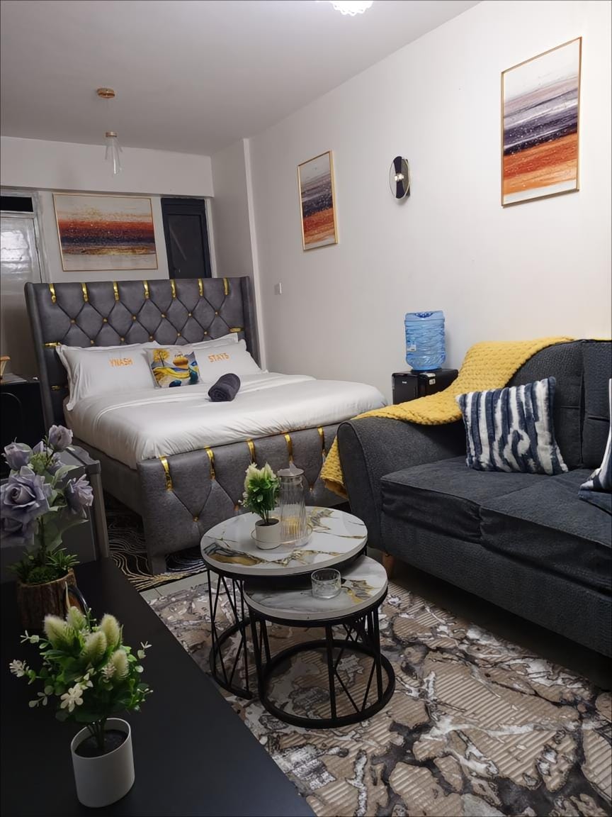 studio Airbnb available in Roysambu