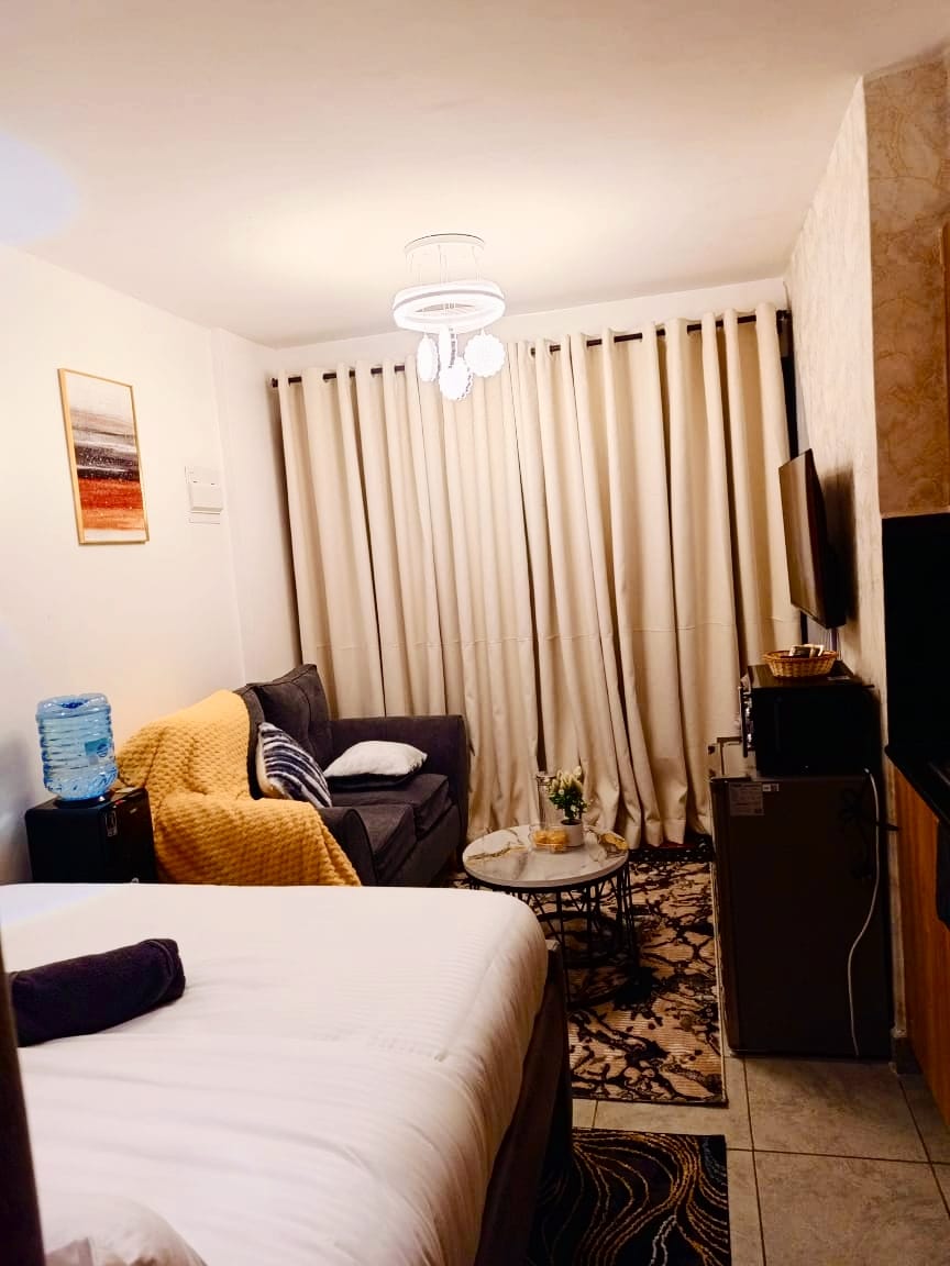 studio Airbnb available in Roysambu