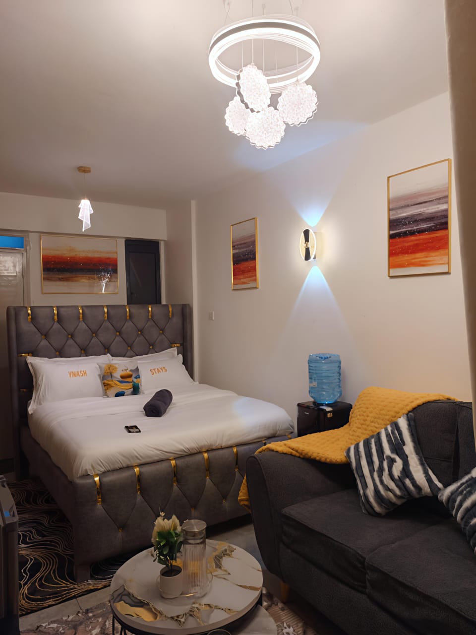 studio Airbnb available in Roysambu