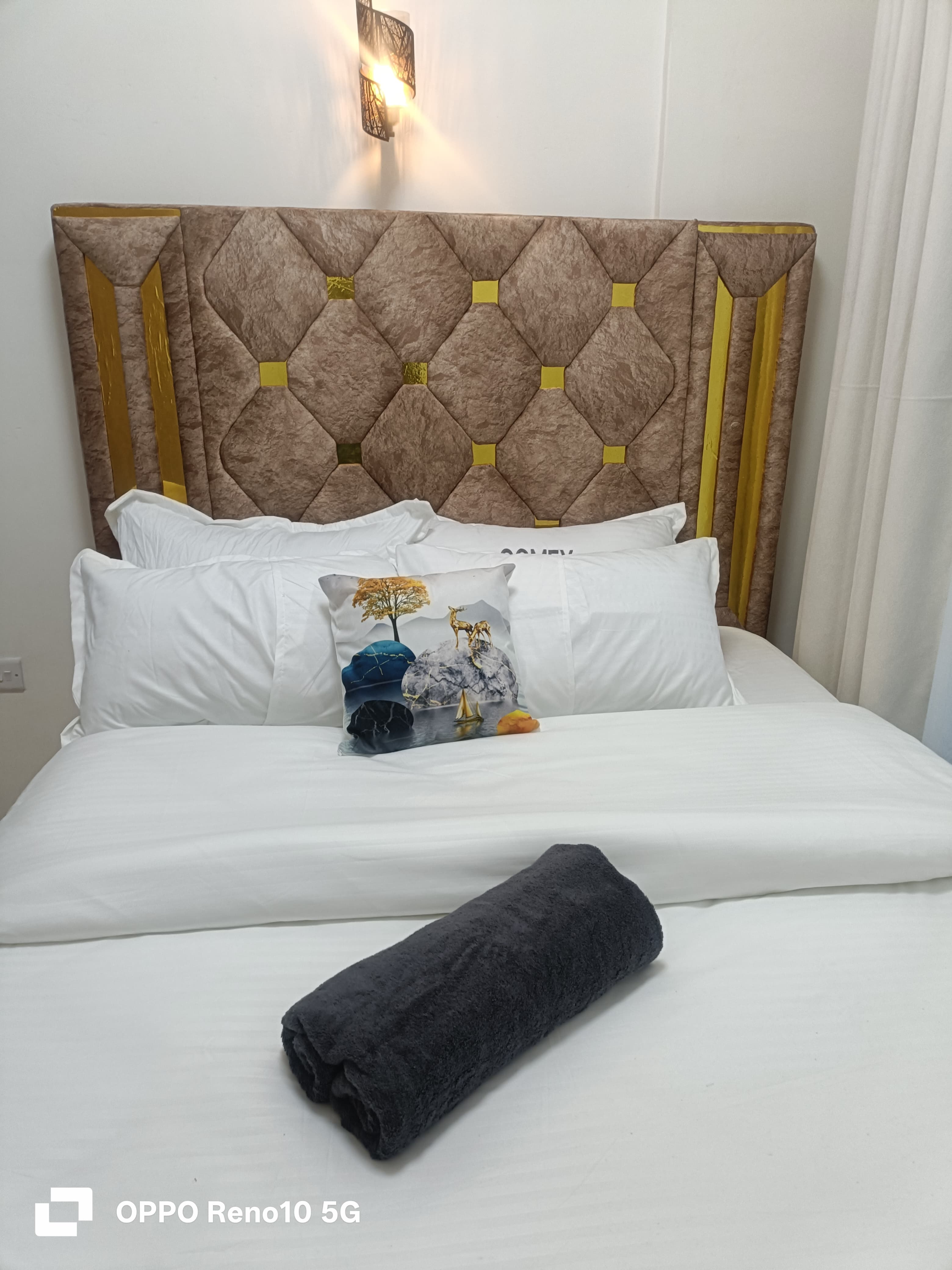 1-bedroom Airbnb available in Roysambu