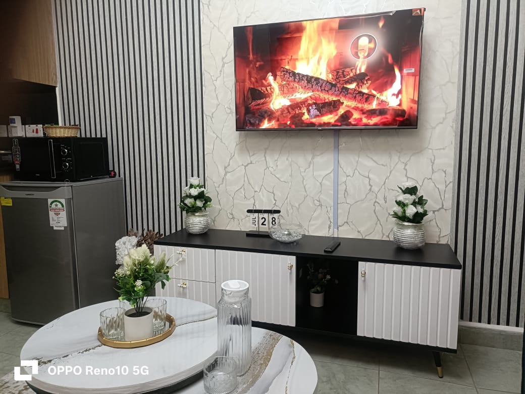 1-bedroom Airbnb available in Roysambu