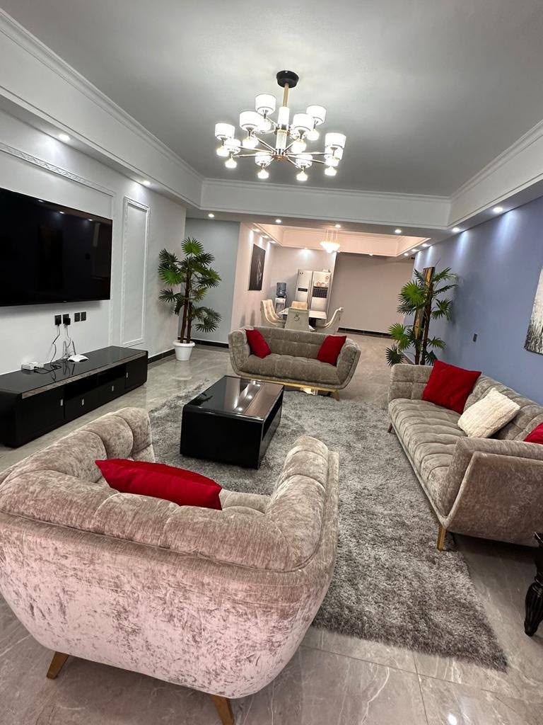 4 bedroom Airbnb in lavingtone