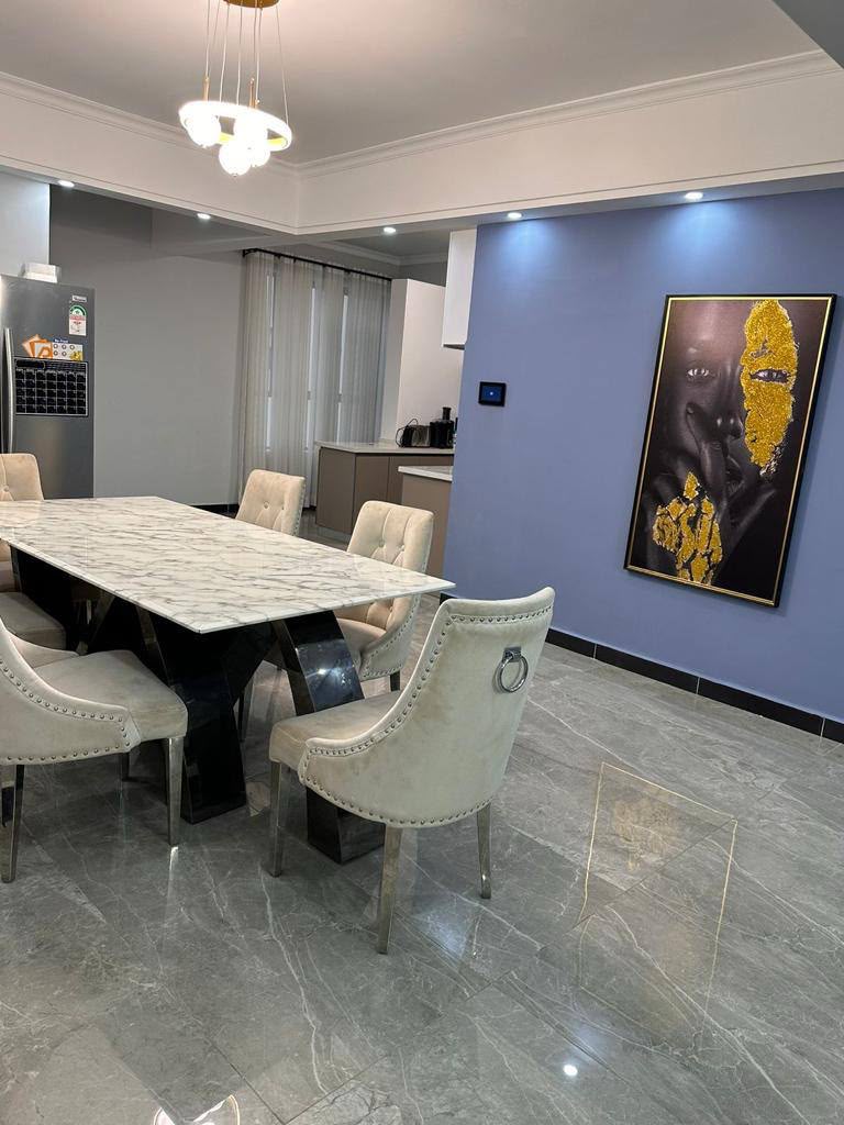 4 bedroom Airbnb in lavingtone
