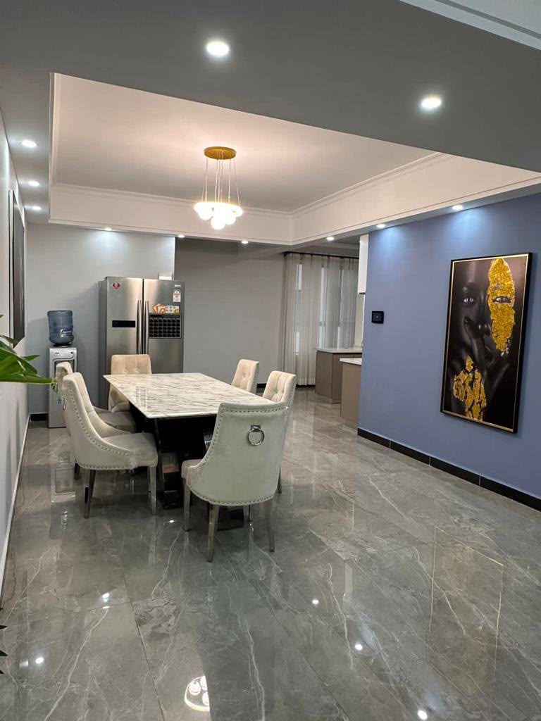 4 bedroom Airbnb in lavingtone