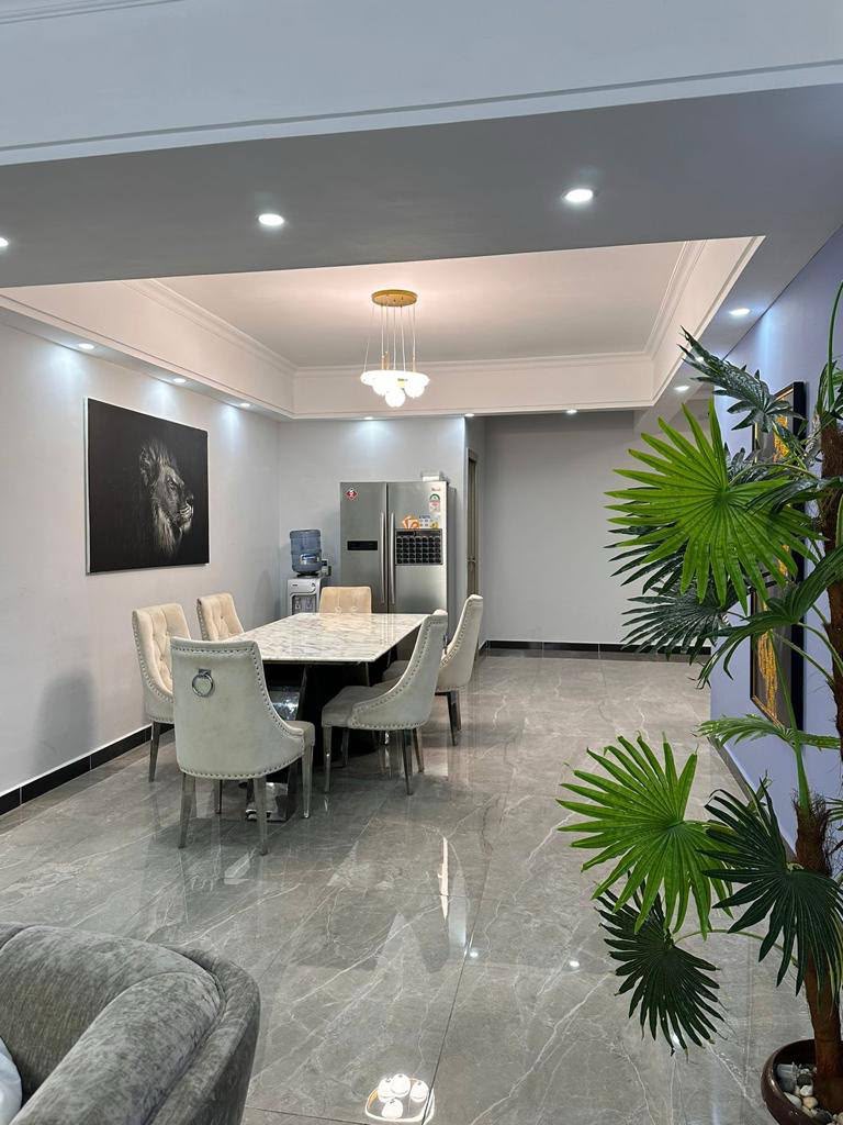 4 bedroom Airbnb in lavingtone