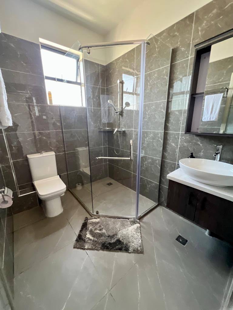4 bedroom Airbnb in lavingtone